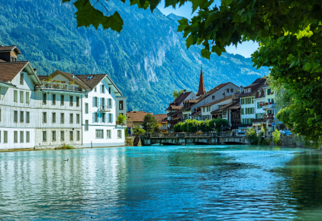 Weekend Trips from Zurich: Top Getaways for 2025 3 Interlaken chauffeur